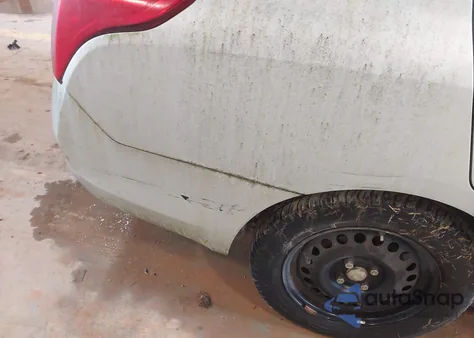 2013 Nissan Versa 1.6 S z USA, uszkodzony, nr VIN 3N1CN7AP8DL876801